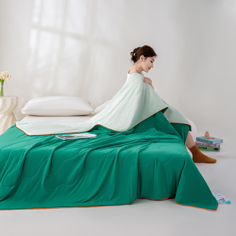 Polyester-Ammonia Summer Cooling Quilt