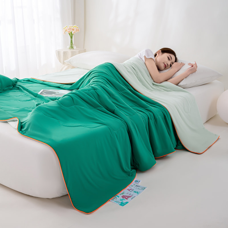 Polyester-Ammonia Summer Cooling Quilt