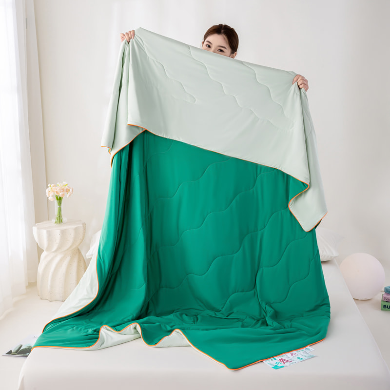 Polyester-Ammonia Summer Cooling Quilt