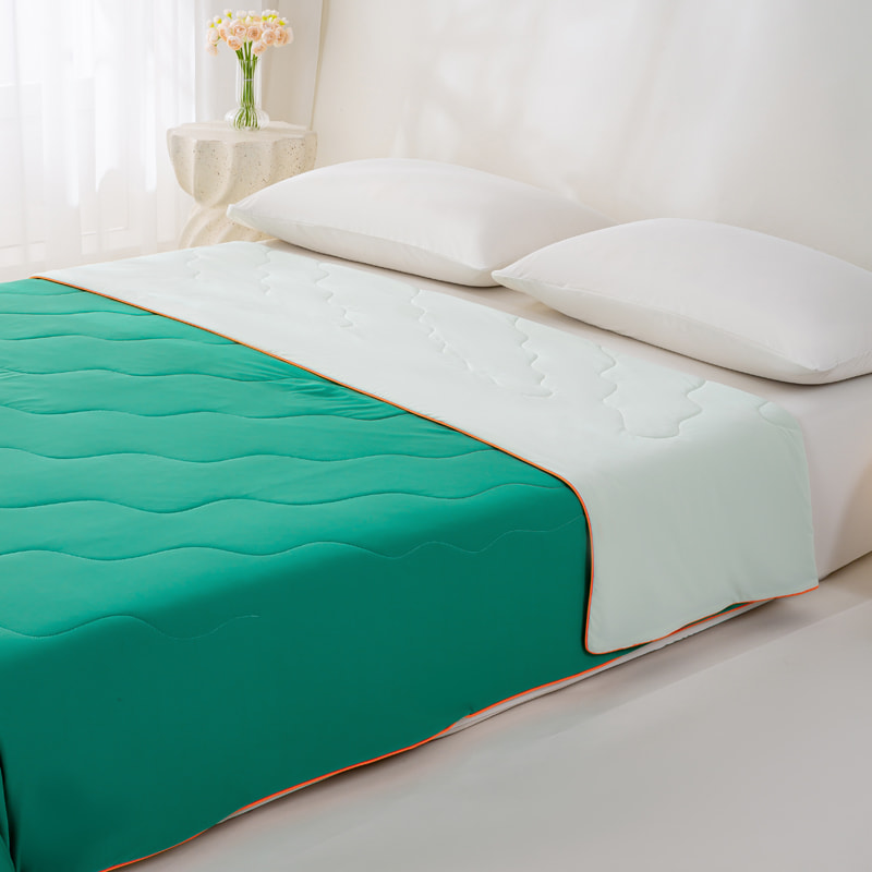 Polyester-Ammonia Summer Cooling Quilt