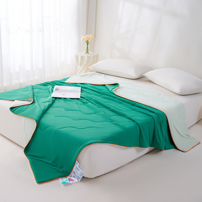 Polyester-Ammonia Summer Cooling Quilt