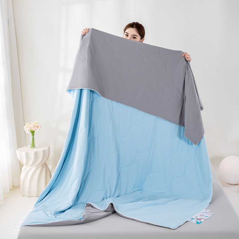 Polyester-Ammonia Summer Cooling Quilt