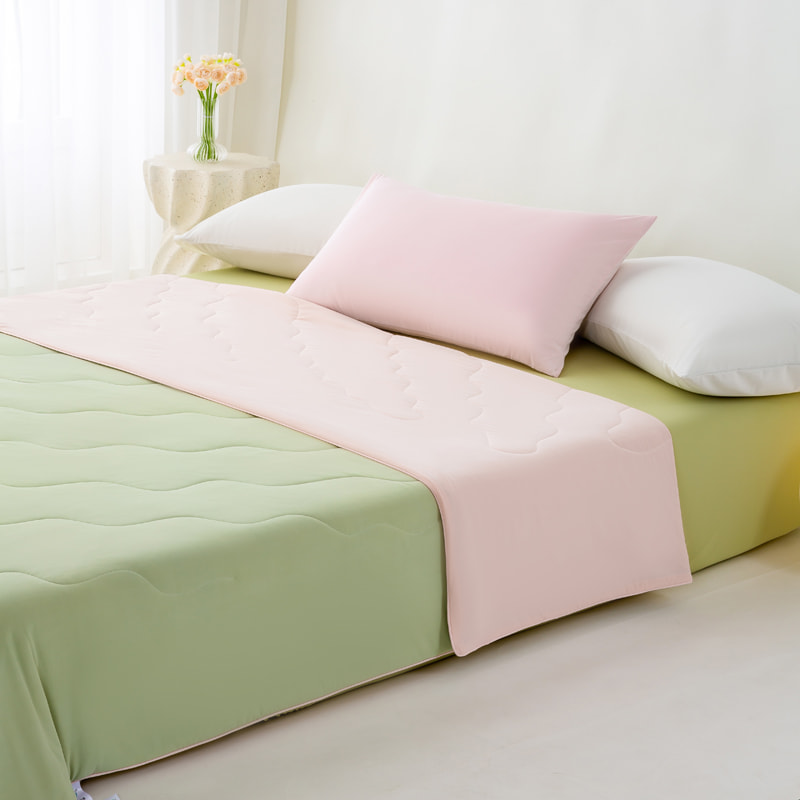 Polyester-Ammonia Summer Cooling Quilt