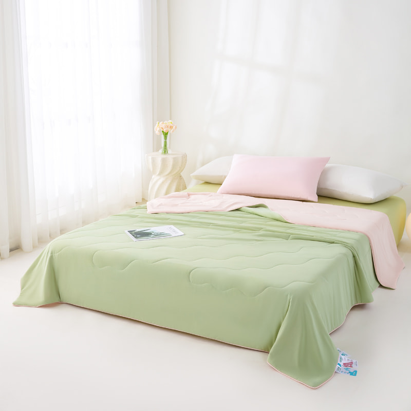 Polyester-Ammonia Summer Cooling Quilt