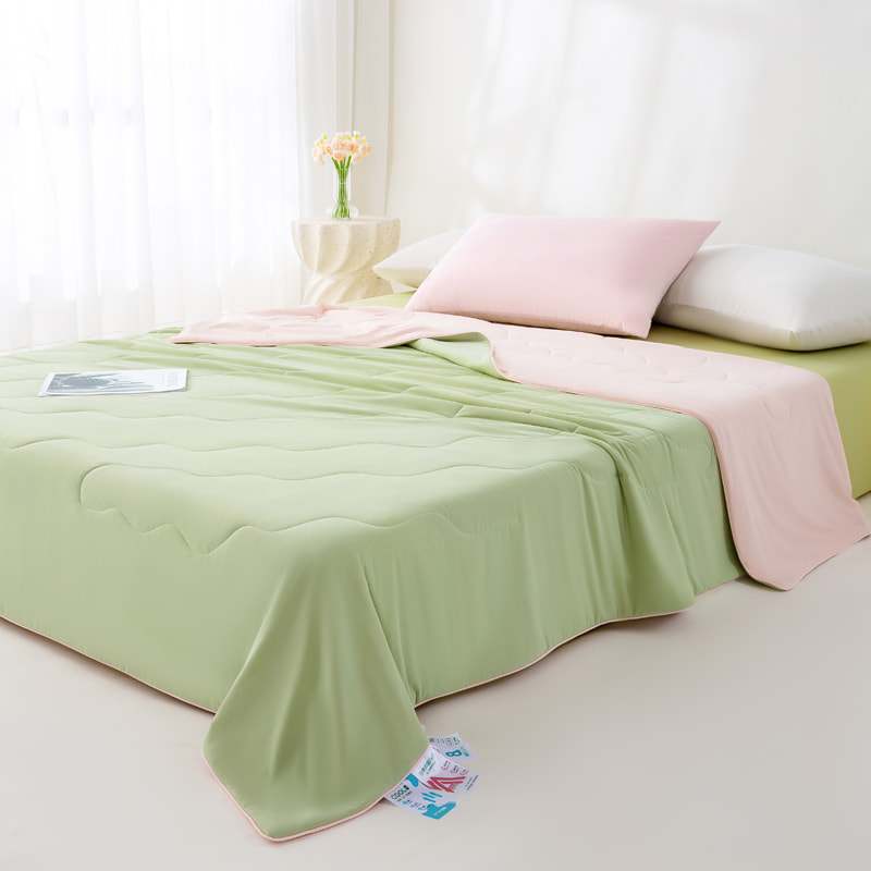 Polyester-Ammonia Summer Cooling Quilt