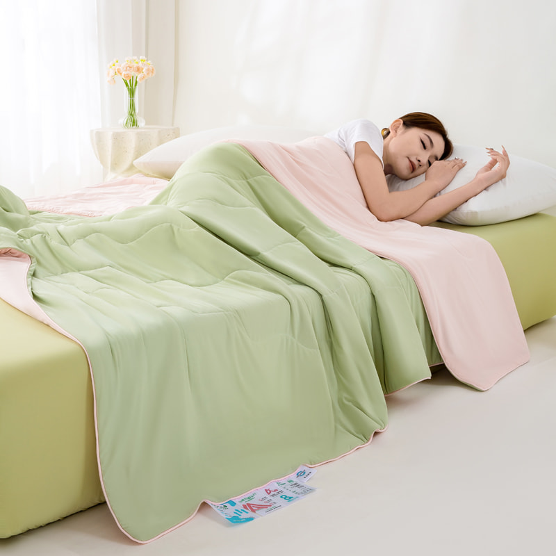 Polyester-Ammonia Summer Cooling Quilt