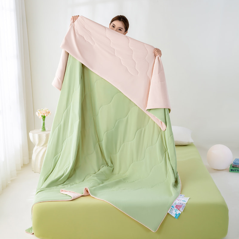 Polyester-Ammonia Summer Cooling Quilt