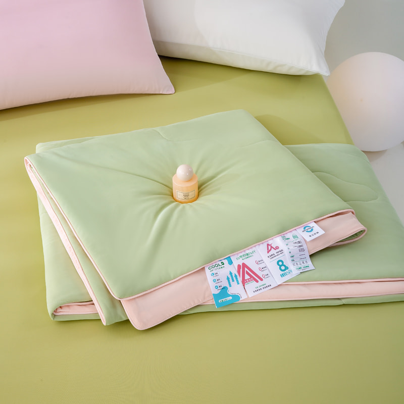 Polyester-Ammonia Summer Cooling Quilt