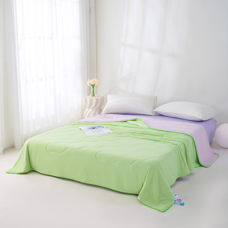 Polyester-Ammonia Summer Cooling Quilt