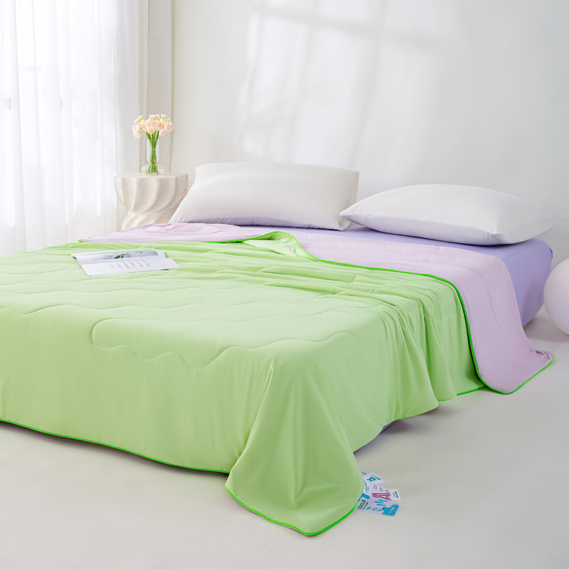 Polyester-Ammonia Summer Cooling Quilt