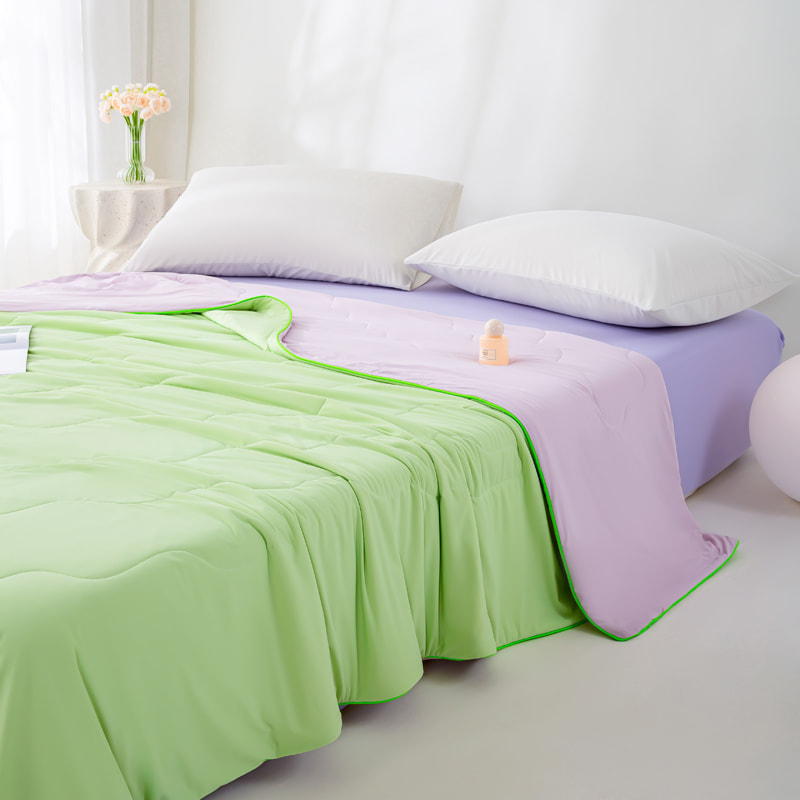 Polyester-Ammonia Summer Cooling Quilt