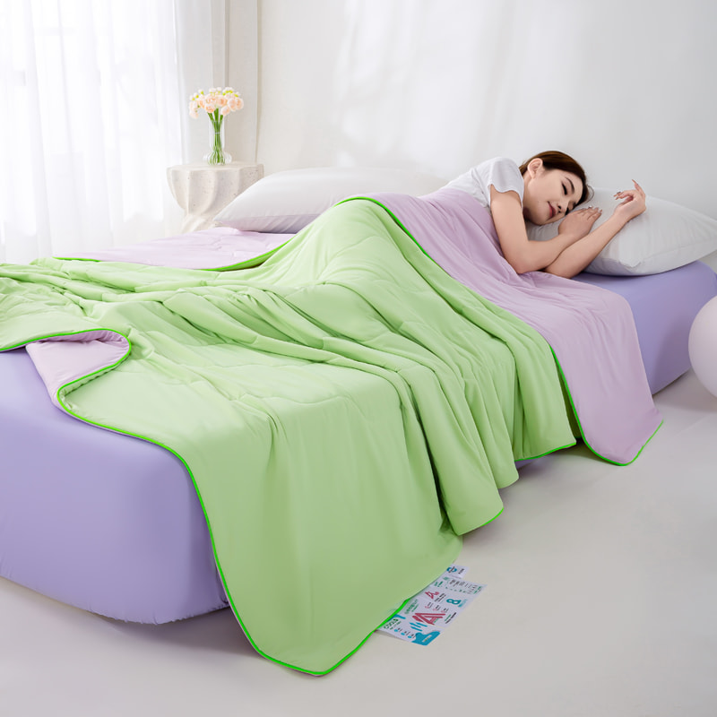 Polyester-Ammonia Summer Cooling Quilt