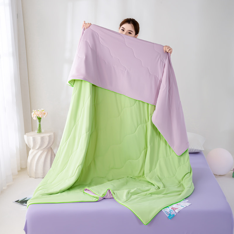 Polyester-Ammonia Summer Cooling Quilt