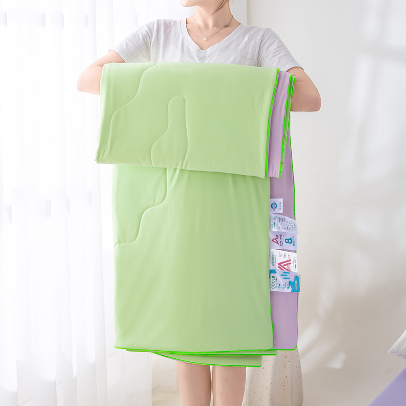 Polyester-Ammonia Summer Cooling Quilt