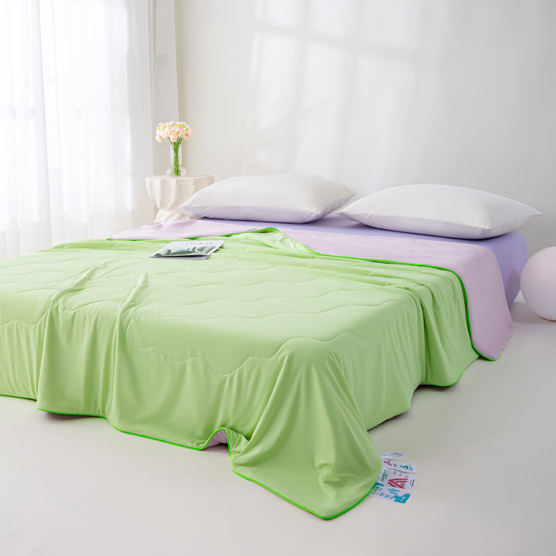 Polyester-Ammonia Summer Cooling Quilt