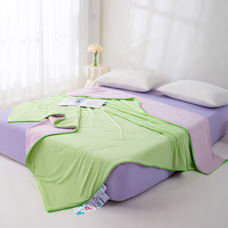 Polyester-Ammonia Summer Cooling Quilt