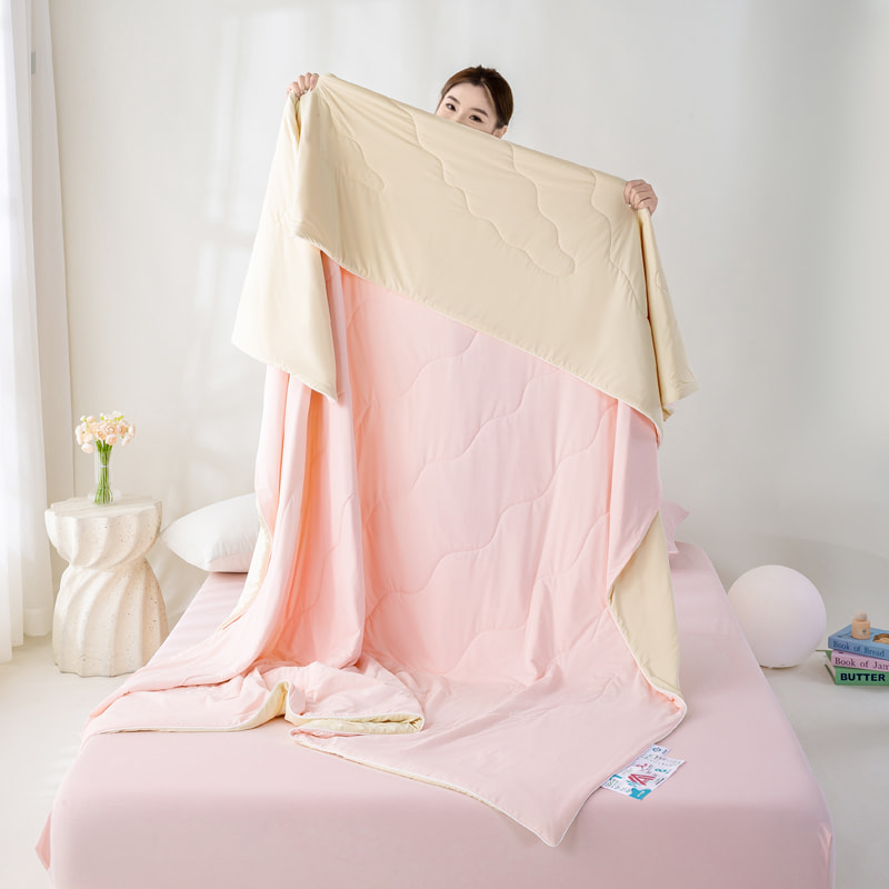 Polyester-Ammonia Summer Cooling Quilt