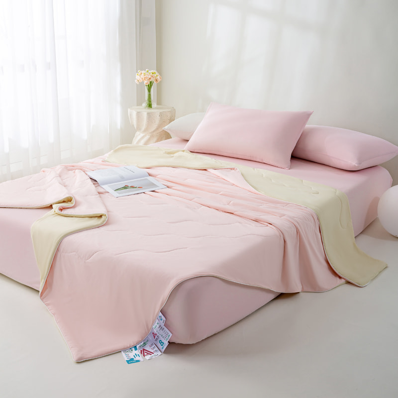 Polyester-Ammonia Summer Cooling Quilt