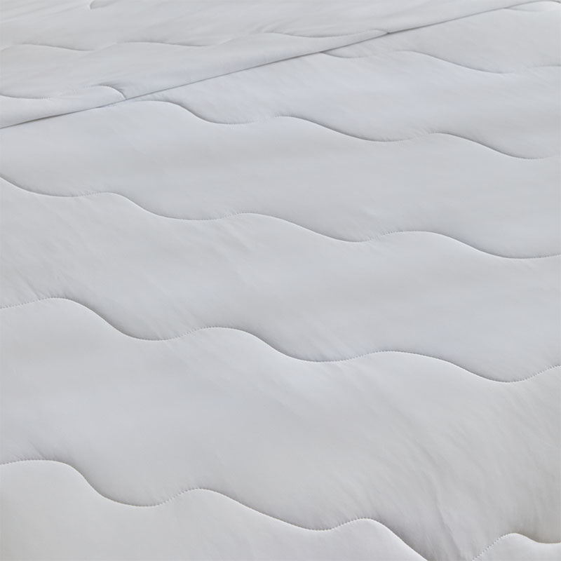 Polyester-Ammonia Summer Cooling Quilt